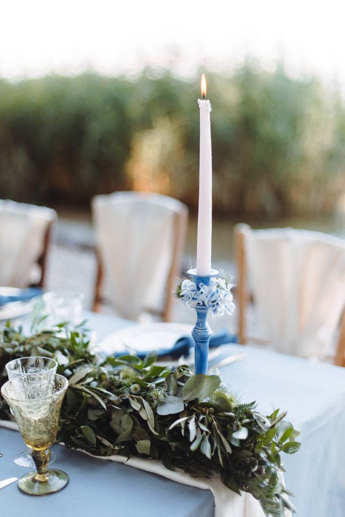 Table decor for a blue-themed bachelorette party- décoration de table pour un enterrement de vie de jeune fille EVJF