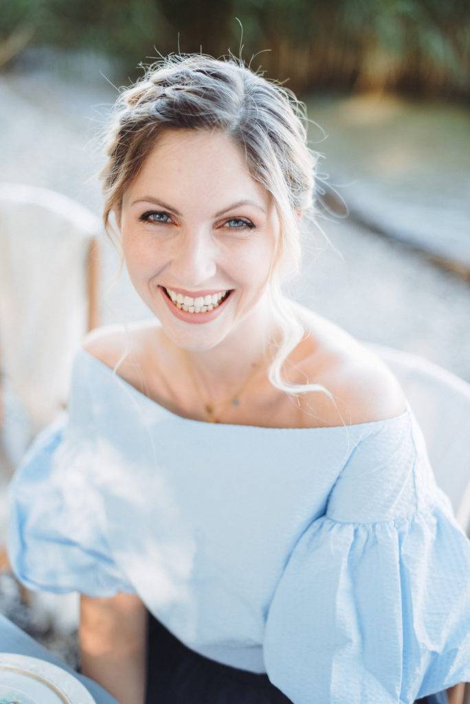 Woman at a Bachelorette party femme assistant à un enterrement de vie de jeune fille EVJF