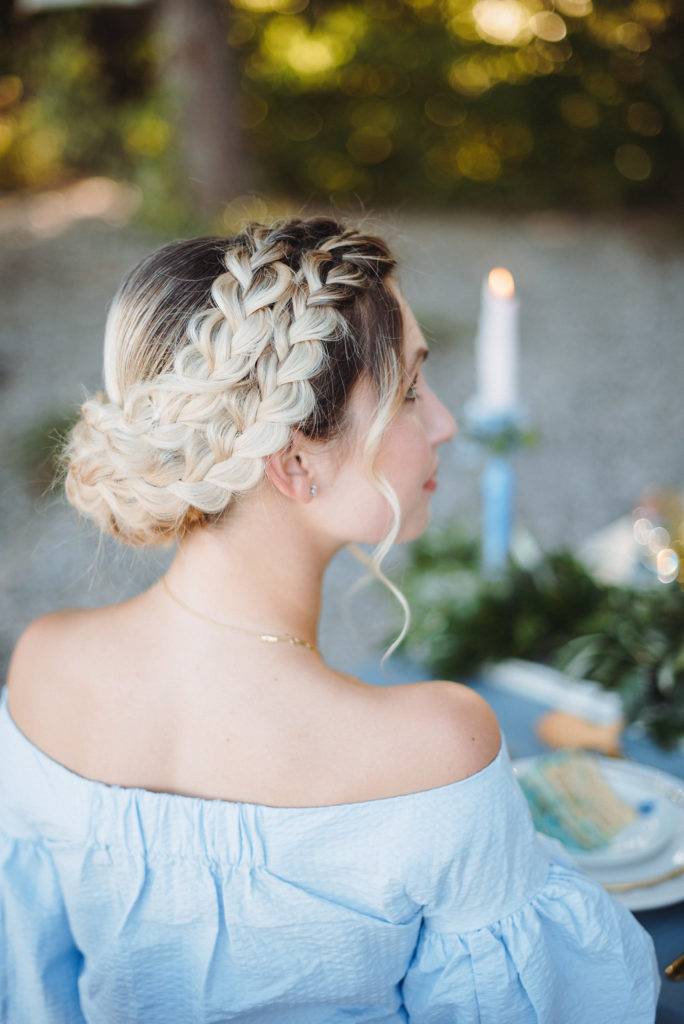 Braided hairstyle for a bachelorette party Coiffure tressée pour un enterrement de vie de jeune fille