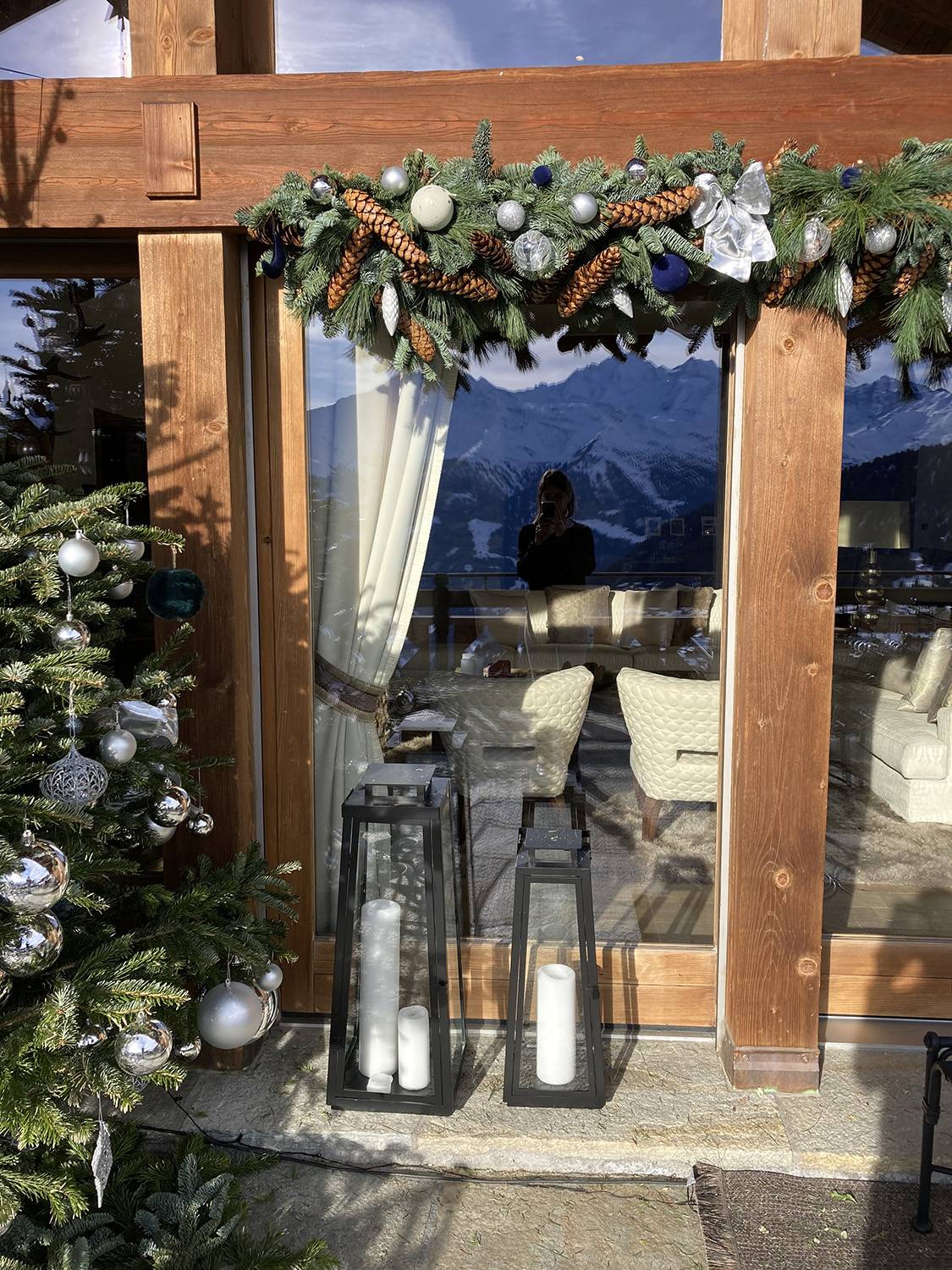 chalet holiday decor