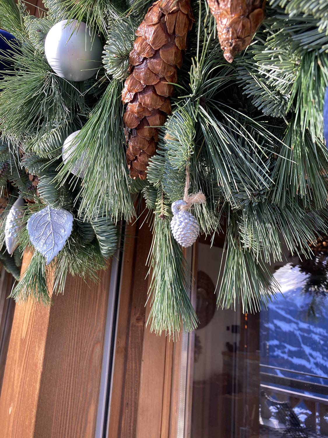 chalet holiday decor christmas tree