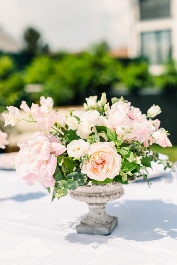 Baptism flower bouquet with peonies and sweet peas Christening Bouquet de fleurs Baptême avec pivoines et pois de senteurs
