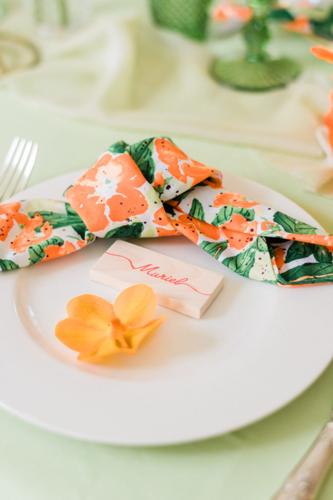 Table decor detail at a Birthday party détails décoration de table à une fête d'anniversaire