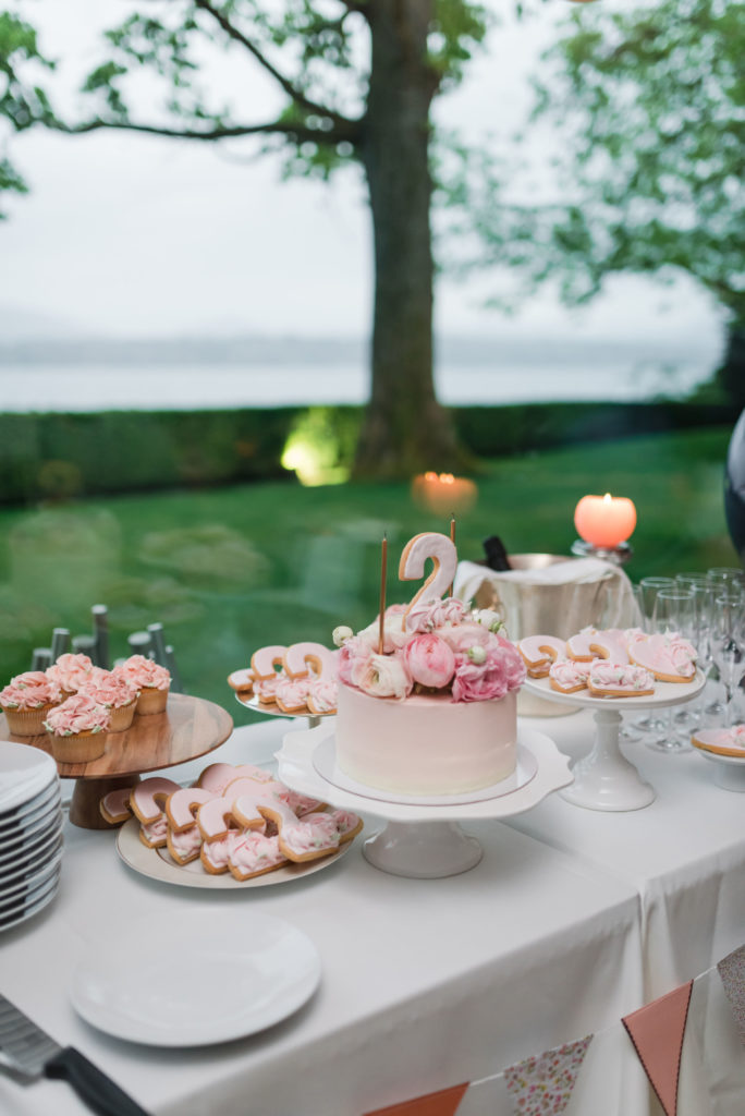 Cake at a Birthday party Gateau à une fête d'anniversaire