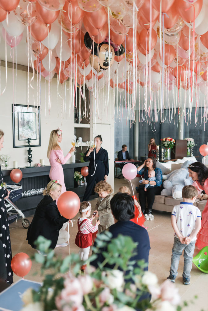 balloons at a kid's Birthday party ballons à une fête d'anniversaire pour enfants