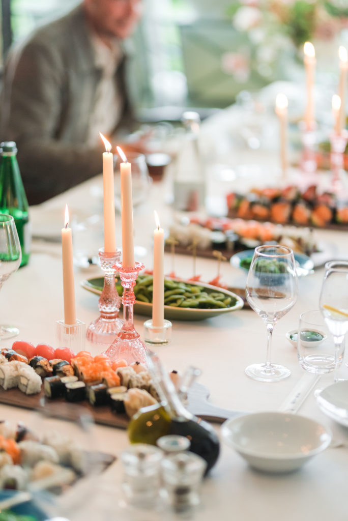 sushis at a Birthday party fête d'anniversaire servant des sushis