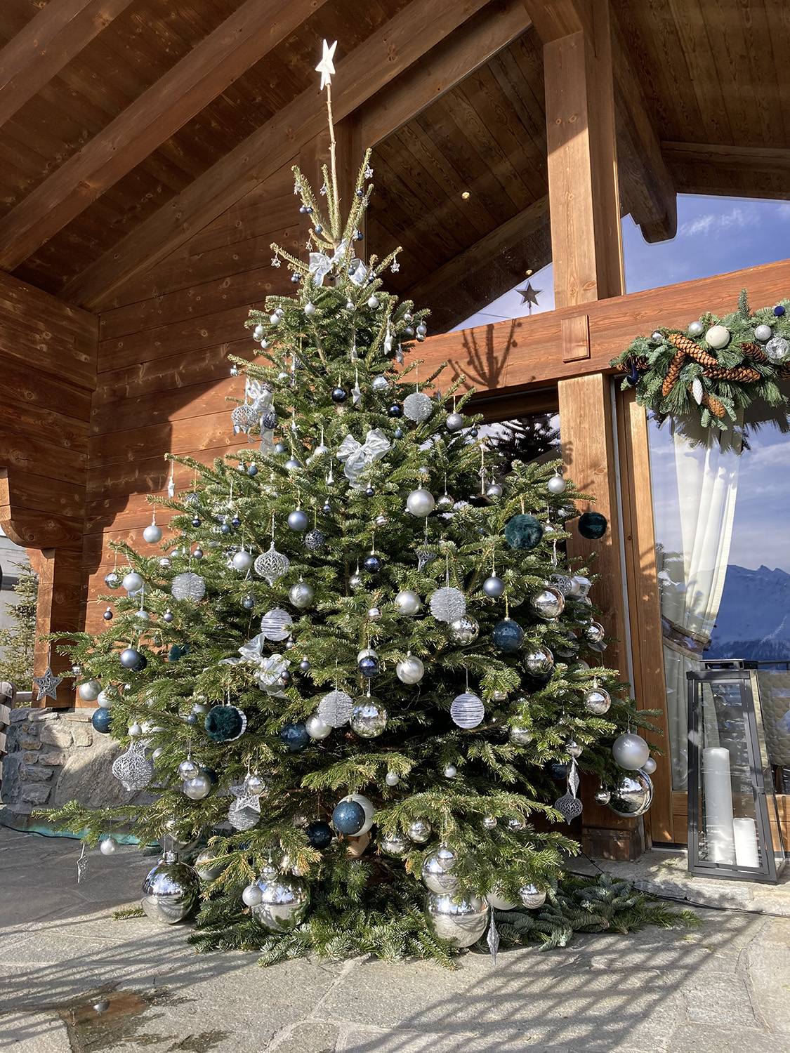 chalet holiday decor christmas tree